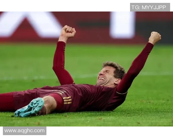 当足球巨星错失空门那一刻全场的惊呼与遗憾交织成最戏剧性的瞬间 当足球巨星错失空门那一刻全场的惊呼与遗憾交织成最戏剧性的瞬间