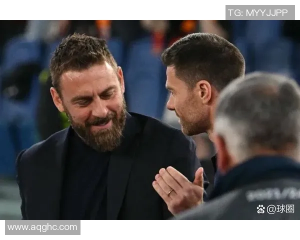 转场时刻足球球星撇嘴瞬间引发网友热议展现情绪真实一面